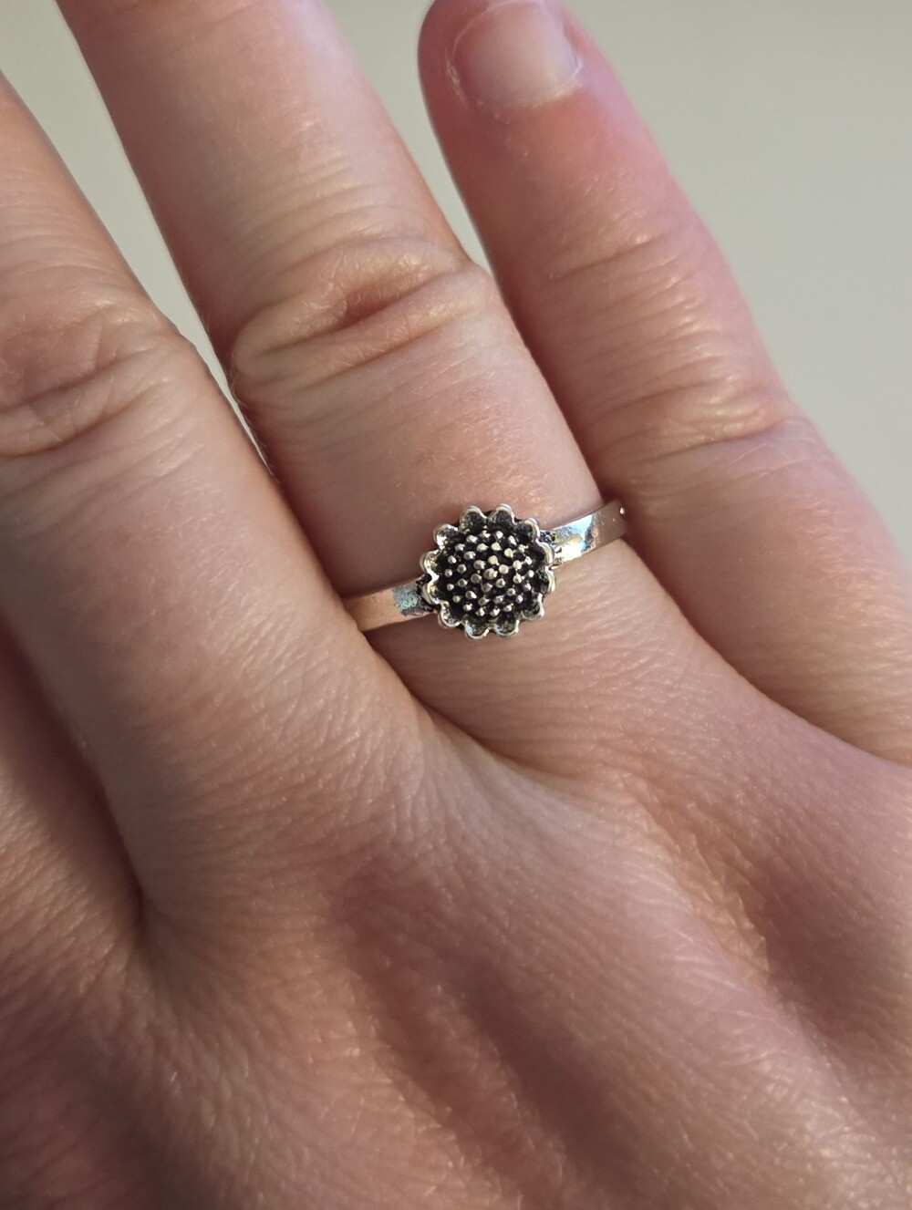 🔷️ Sterling Silver Sunflower Accent Ring Size 6 NWT